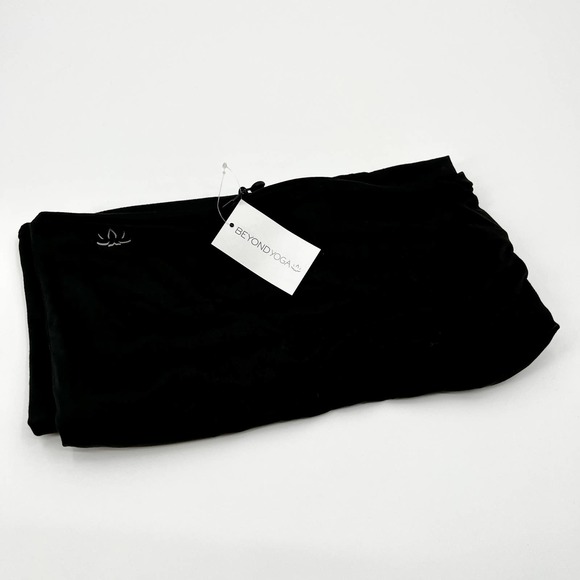 NWT Beyond Yoga Black Infinity Scarf Soft Jersey Pocket Wrap Scarf BRAND NEW - Picture 2 of 9